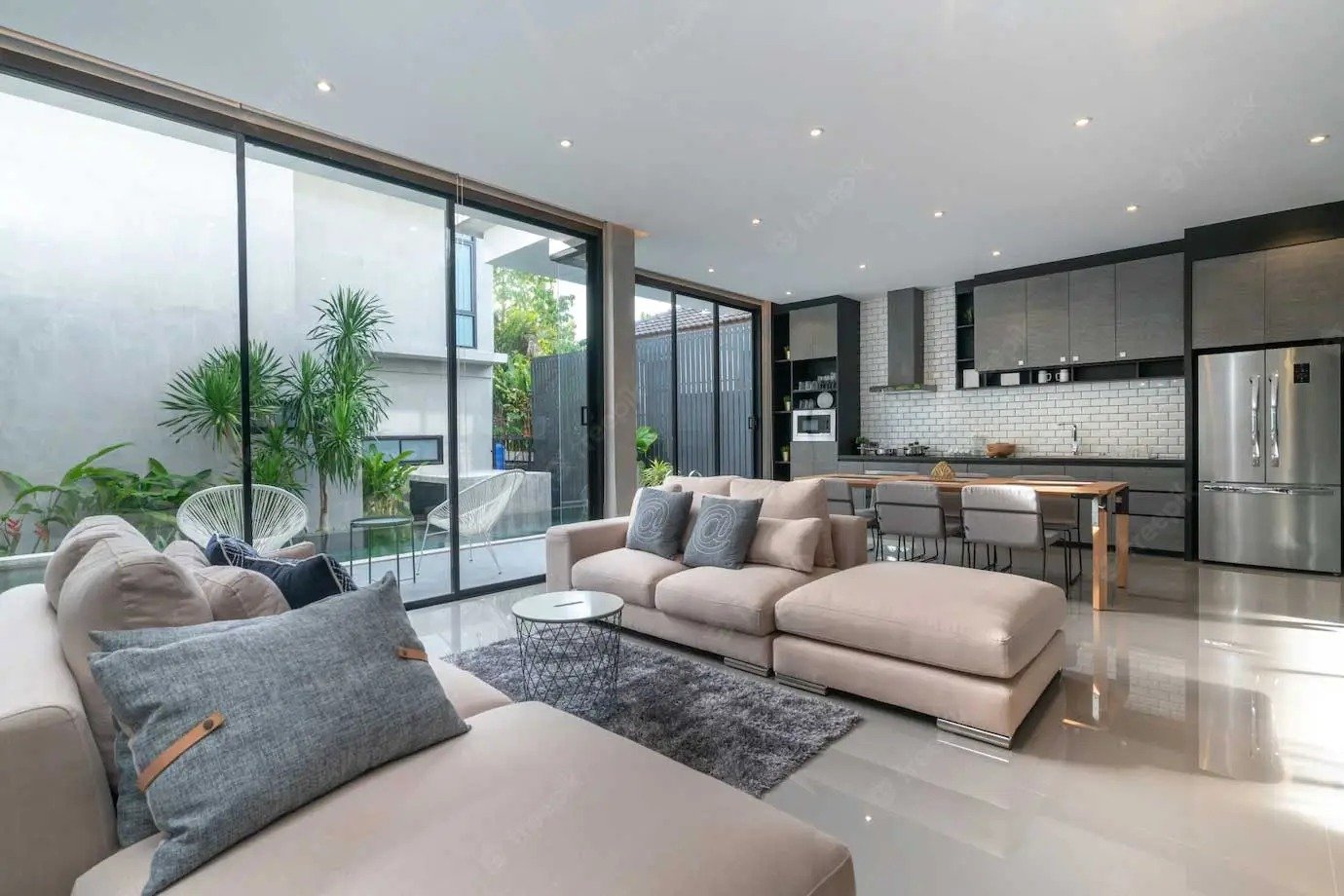 RAYMOND REALTY  |  LIVE ROYAL LIVE LARGE